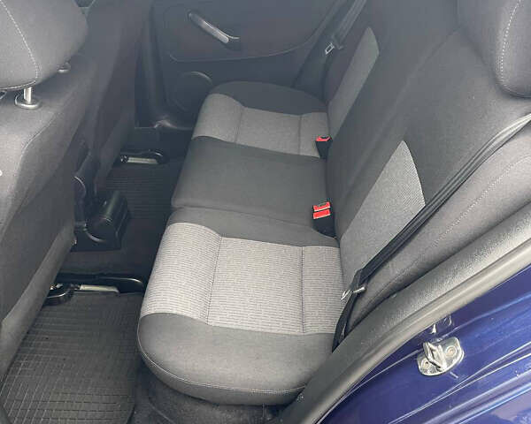 Синий Фольксваген Гольф, объемом двигателя 1.6 л и пробегом 218 тыс. км за 5100 $, фото 14 на Automoto.ua