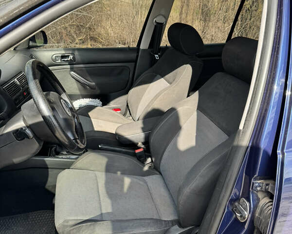 Синий Фольксваген Гольф, объемом двигателя 1.6 л и пробегом 251 тыс. км за 5200 $, фото 6 на Automoto.ua