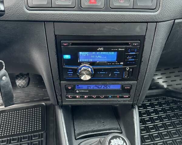 Синий Фольксваген Гольф, объемом двигателя 1.6 л и пробегом 182 тыс. км за 4999 $, фото 20 на Automoto.ua