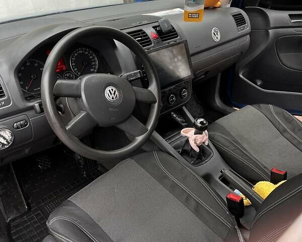 Синій Фольксваген Гольф, об'ємом двигуна 1.6 л та пробігом 260 тис. км за 5000 $, фото 1 на Automoto.ua