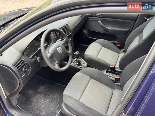 Синий Фольксваген Гольф, объемом двигателя 1.4 л и пробегом 266 тыс. км за 4799 $, фото 9 на Automoto.ua