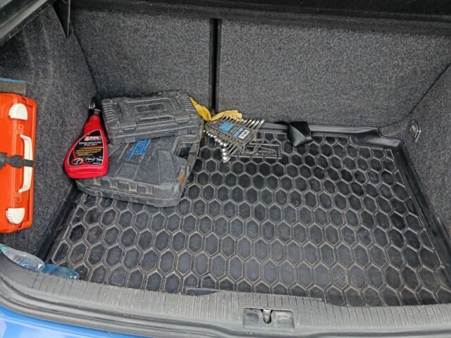 Синій Фольксваген Гольф, об'ємом двигуна 1.6 л та пробігом 266 тис. км за 3200 $, фото 5 на Automoto.ua