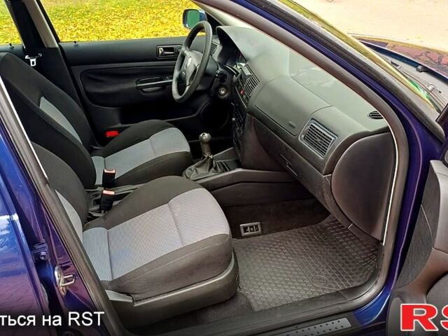 Синий Фольксваген Гольф, объемом двигателя 1.6 л и пробегом 216 тыс. км за 4850 $, фото 6 на Automoto.ua