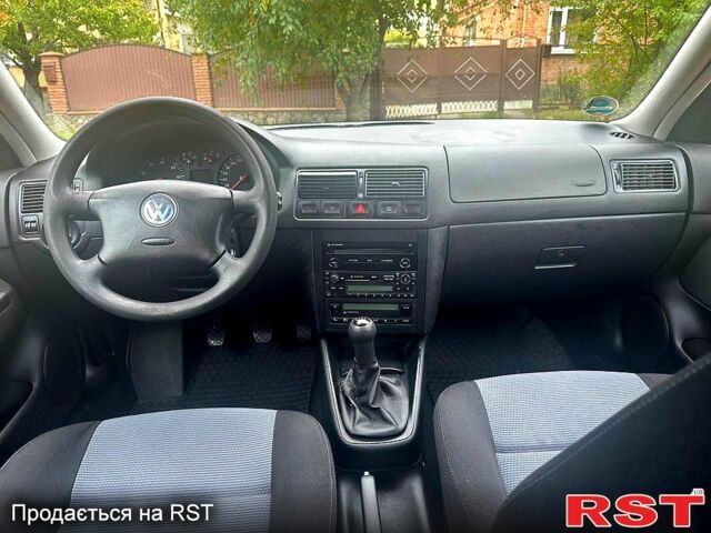 Синий Фольксваген Гольф, объемом двигателя 1.6 л и пробегом 216 тыс. км за 4850 $, фото 9 на Automoto.ua