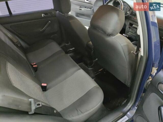 Синий Фольксваген Гольф, объемом двигателя 1.6 л и пробегом 276 тыс. км за 4500 $, фото 5 на Automoto.ua