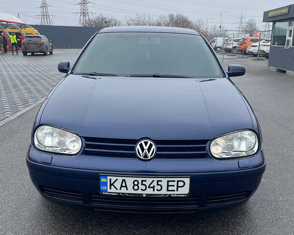Синий Фольксваген Гольф, объемом двигателя 1.6 л и пробегом 218 тыс. км за 5100 $, фото 1 на Automoto.ua