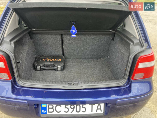 Синий Фольксваген Гольф, объемом двигателя 1.6 л и пробегом 250 тыс. км за 3500 $, фото 3 на Automoto.ua