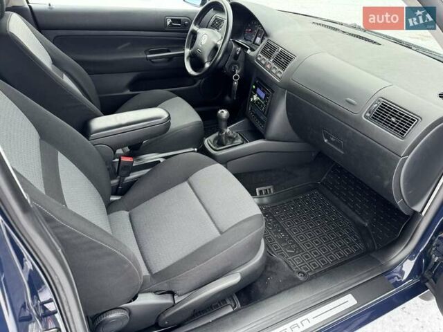 Синий Фольксваген Гольф, объемом двигателя 1.6 л и пробегом 182 тыс. км за 4999 $, фото 23 на Automoto.ua