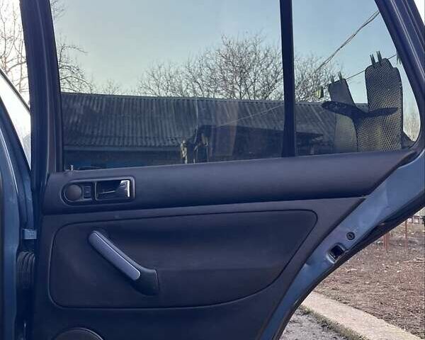 Синий Фольксваген Гольф, объемом двигателя 1.4 л и пробегом 274 тыс. км за 4900 $, фото 12 на Automoto.ua