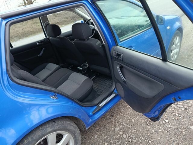 Синій Фольксваген Гольф, об'ємом двигуна 1.6 л та пробігом 266 тис. км за 3200 $, фото 3 на Automoto.ua