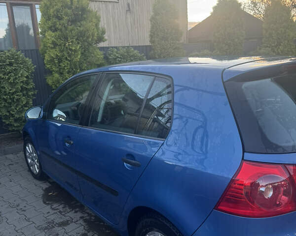 Синий Фольксваген Гольф, объемом двигателя 1.6 л и пробегом 210 тыс. км за 5099 $, фото 1 на Automoto.ua