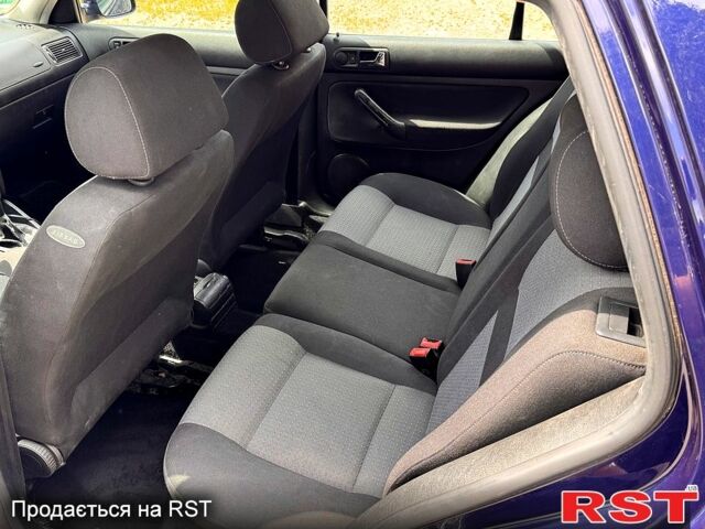 Синий Фольксваген Гольф, объемом двигателя 1.4 л и пробегом 267 тыс. км за 4599 $, фото 5 на Automoto.ua