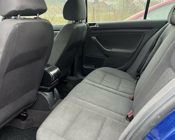 Синий Фольксваген Гольф, объемом двигателя 1.4 л и пробегом 217 тыс. км за 4550 $, фото 6 на Automoto.ua