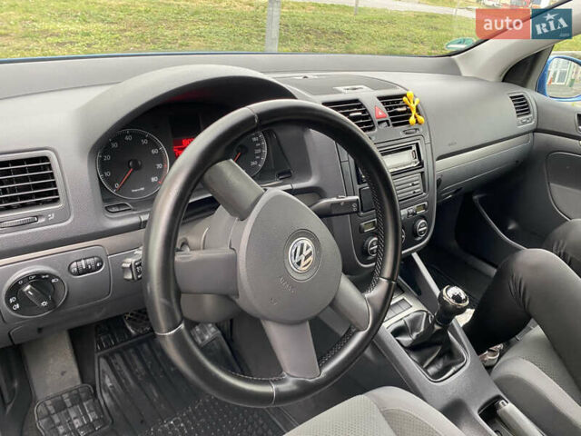 Синий Фольксваген Гольф, объемом двигателя 1.6 л и пробегом 178 тыс. км за 4900 $, фото 2 на Automoto.ua