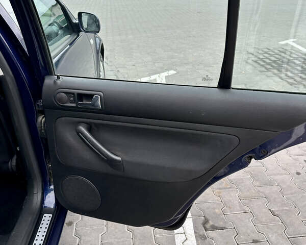 Синий Фольксваген Гольф, объемом двигателя 1.6 л и пробегом 190 тыс. км за 4300 $, фото 34 на Automoto.ua