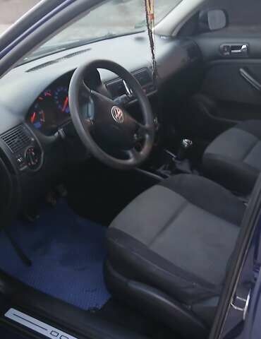 Синий Фольксваген Гольф, объемом двигателя 1.39 л и пробегом 265 тыс. км за 4300 $, фото 4 на Automoto.ua