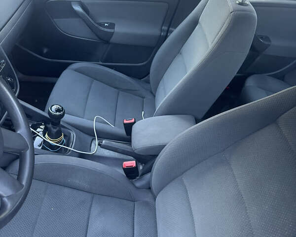 Синий Фольксваген Гольф, объемом двигателя 1.6 л и пробегом 210 тыс. км за 5099 $, фото 11 на Automoto.ua