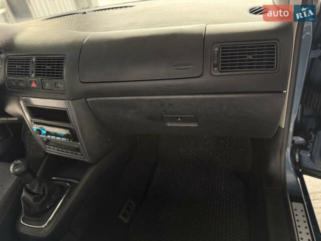 Синий Фольксваген Гольф, объемом двигателя 1.39 л и пробегом 183 тыс. км за 5150 $, фото 44 на Automoto.ua