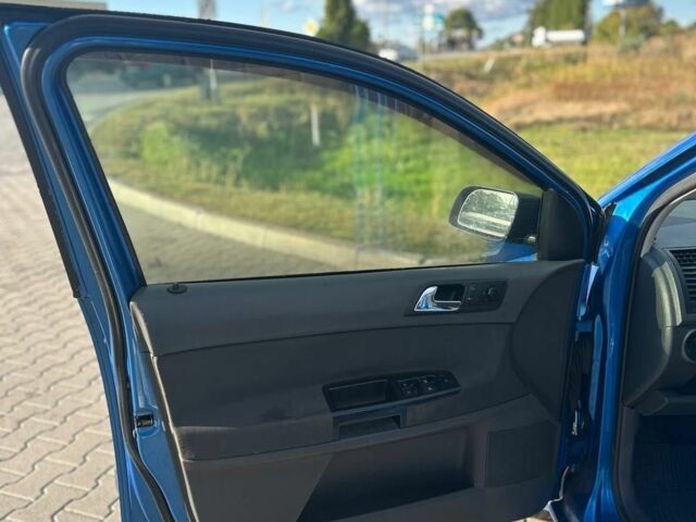 Синий Фольксваген Гольф, объемом двигателя 1.4 л и пробегом 147 тыс. км за 3200 $, фото 8 на Automoto.ua