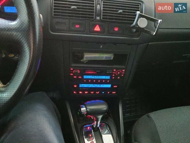 Синий Фольксваген Гольф, объемом двигателя 1.6 л и пробегом 276 тыс. км за 4500 $, фото 8 на Automoto.ua