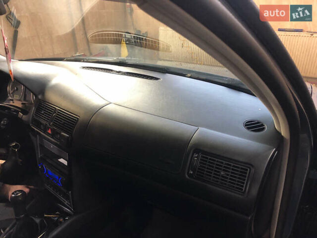 Синий Фольксваген Гольф, объемом двигателя 1.6 л и пробегом 230 тыс. км за 5000 $, фото 21 на Automoto.ua