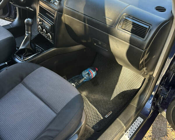 Синий Фольксваген Гольф, объемом двигателя 1.9 л и пробегом 375 тыс. км за 4400 $, фото 12 на Automoto.ua