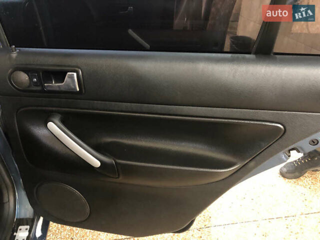 Синий Фольксваген Гольф, объемом двигателя 1.6 л и пробегом 230 тыс. км за 5000 $, фото 14 на Automoto.ua