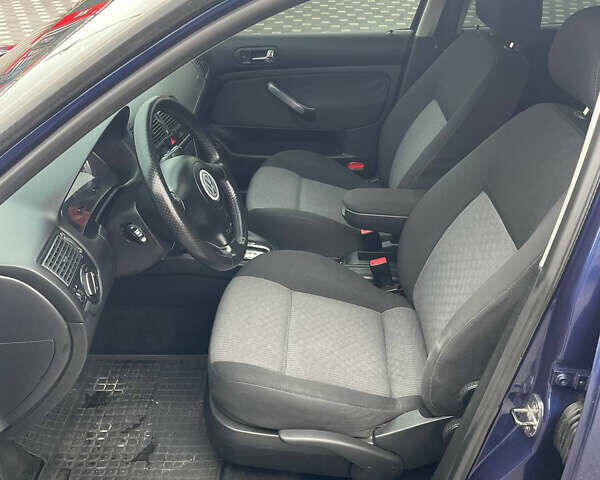 Синий Фольксваген Гольф, объемом двигателя 1.6 л и пробегом 218 тыс. км за 5100 $, фото 13 на Automoto.ua