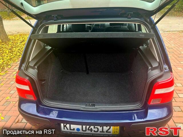 Синий Фольксваген Гольф, объемом двигателя 1.6 л и пробегом 216 тыс. км за 4850 $, фото 13 на Automoto.ua