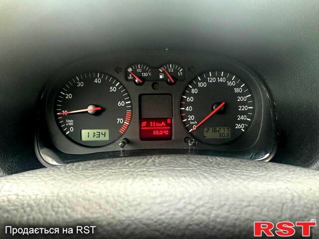 Синий Фольксваген Гольф, объемом двигателя 1.6 л и пробегом 216 тыс. км за 4850 $, фото 11 на Automoto.ua