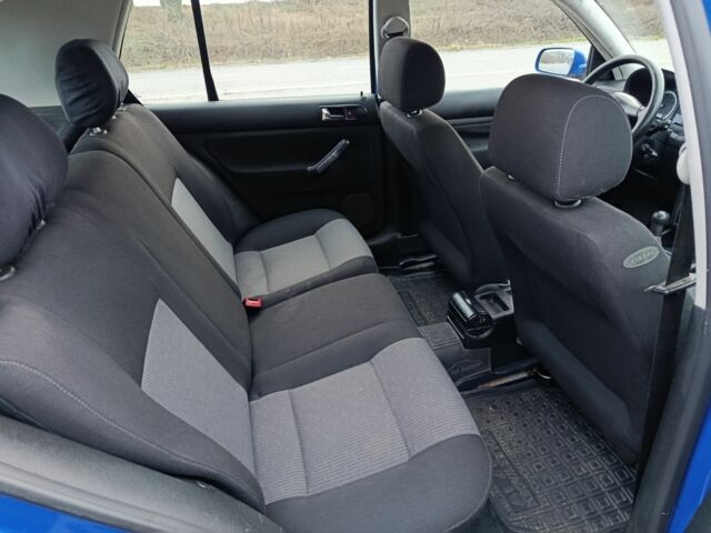 Синій Фольксваген Гольф, об'ємом двигуна 1.6 л та пробігом 266 тис. км за 3200 $, фото 4 на Automoto.ua