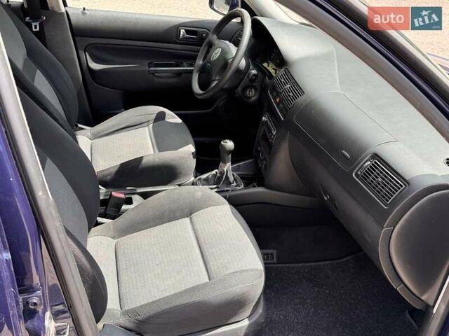 Синий Фольксваген Гольф, объемом двигателя 1.4 л и пробегом 266 тыс. км за 4799 $, фото 18 на Automoto.ua