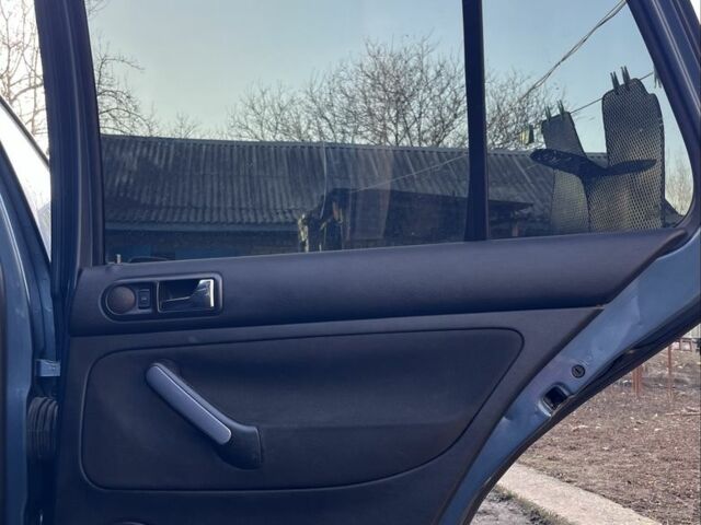 Синий Фольксваген Гольф, объемом двигателя 1.4 л и пробегом 274 тыс. км за 4900 $, фото 13 на Automoto.ua