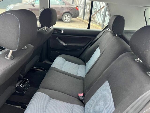 Синий Фольксваген Гольф, объемом двигателя 1.4 л и пробегом 260 тыс. км за 3999 $, фото 13 на Automoto.ua