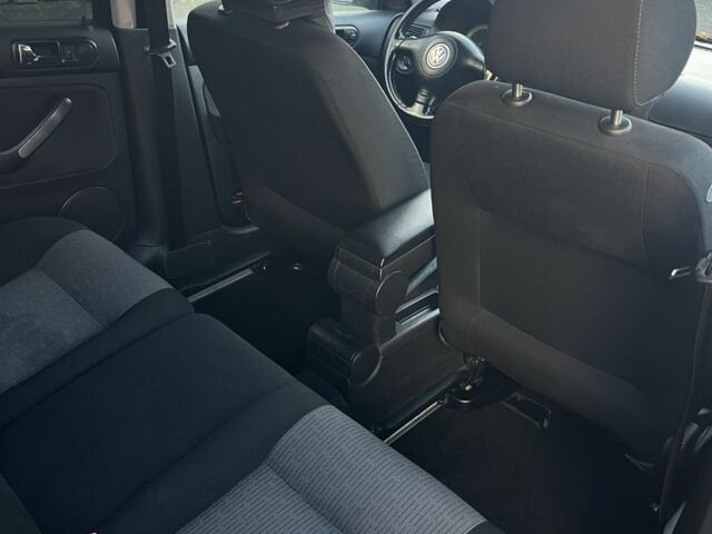 Синий Фольксваген Гольф, объемом двигателя 1.4 л и пробегом 274 тыс. км за 4900 $, фото 11 на Automoto.ua