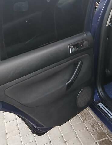 Синий Фольксваген Гольф, объемом двигателя 1.39 л и пробегом 265 тыс. км за 4300 $, фото 3 на Automoto.ua