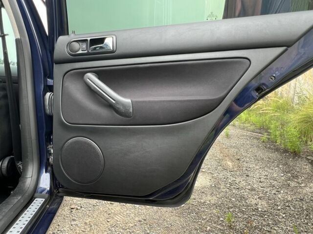 Синий Фольксваген Гольф, объемом двигателя 1.4 л и пробегом 236 тыс. км за 3900 $, фото 5 на Automoto.ua