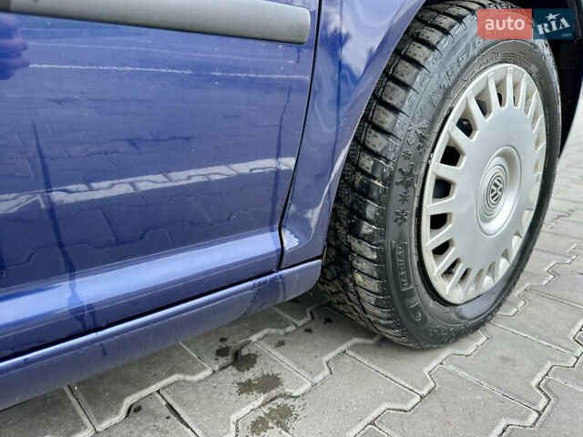 Синий Фольксваген Гольф, объемом двигателя 1.6 л и пробегом 190 тыс. км за 4300 $, фото 22 на Automoto.ua