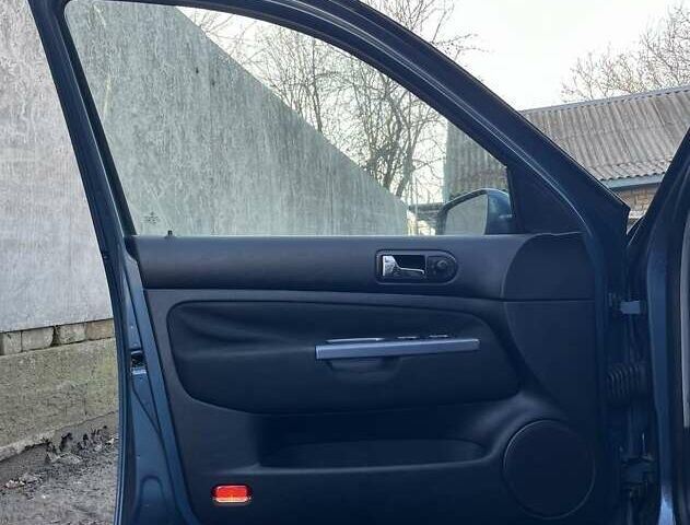 Синий Фольксваген Гольф, объемом двигателя 1.4 л и пробегом 274 тыс. км за 4900 $, фото 7 на Automoto.ua