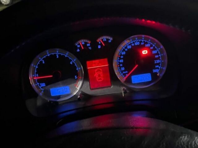 Синій Фольксваген Гольф, об'ємом двигуна 1.9 л та пробігом 427 тис. км за 2100 $, фото 6 на Automoto.ua