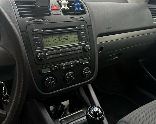 Фольксваген Гольф 2003 в Черкассах на Automoto.ua Синий Фольксваген Гольф, объемом двигателя 1.6 л и пробегом 178 тыс. км за 5250 $, фото 6 на Automoto.ua