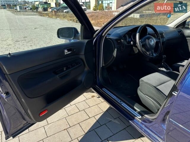 Синий Фольксваген Гольф, объемом двигателя 1.6 л и пробегом 298 тыс. км за 3950 $, фото 21 на Automoto.ua