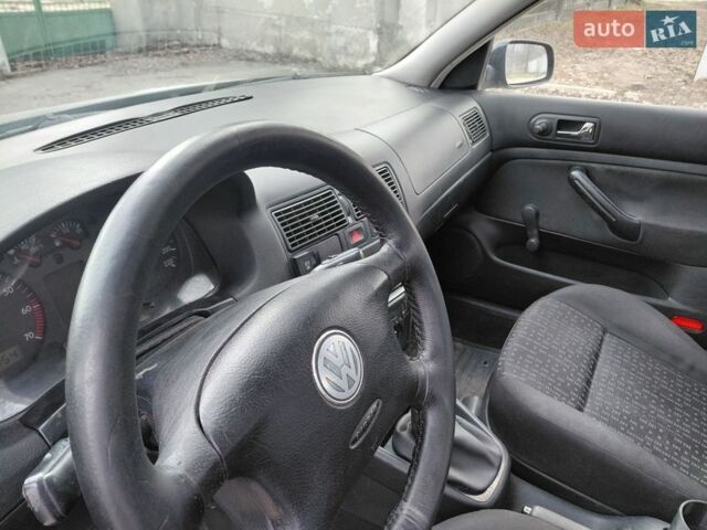 Синий Фольксваген Гольф, объемом двигателя 1.6 л и пробегом 330 тыс. км за 4400 $, фото 6 на Automoto.ua