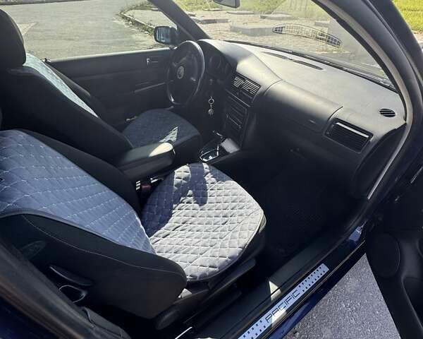 Синий Фольксваген Гольф, объемом двигателя 1.6 л и пробегом 280 тыс. км за 5300 $, фото 10 на Automoto.ua