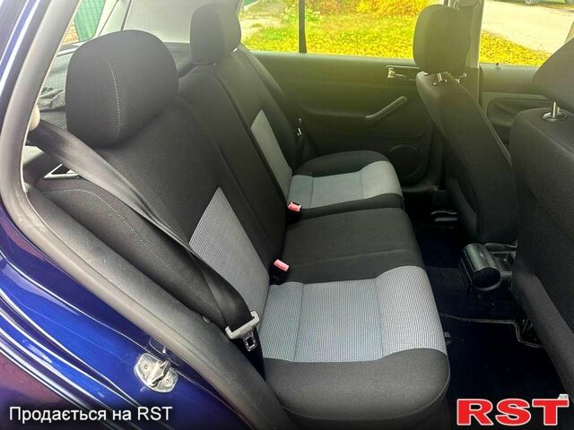 Синий Фольксваген Гольф, объемом двигателя 1.6 л и пробегом 216 тыс. км за 4850 $, фото 8 на Automoto.ua