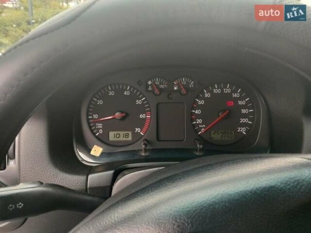 Синий Фольксваген Гольф, объемом двигателя 1.39 л и пробегом 254 тыс. км за 4250 $, фото 10 на Automoto.ua