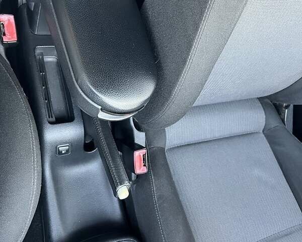 Синий Фольксваген Гольф, объемом двигателя 1.4 л и пробегом 275 тыс. км за 4800 $, фото 22 на Automoto.ua