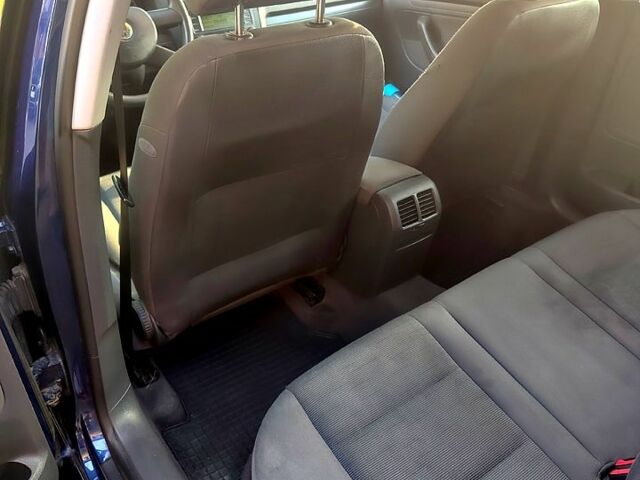 Синий Фольксваген Гольф, объемом двигателя 1.4 л и пробегом 312 тыс. км за 4800 $, фото 5 на Automoto.ua