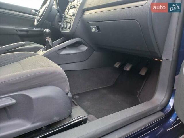 Синій Фольксваген Гольф, об'ємом двигуна 1.39 л та пробігом 239 тис. км за 6200 $, фото 10 на Automoto.ua