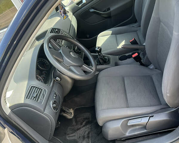 Синий Фольксваген Гольф, объемом двигателя 1.39 л и пробегом 230 тыс. км за 5200 $, фото 2 на Automoto.ua